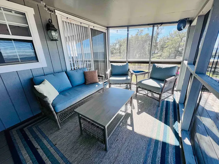 Screened in porch