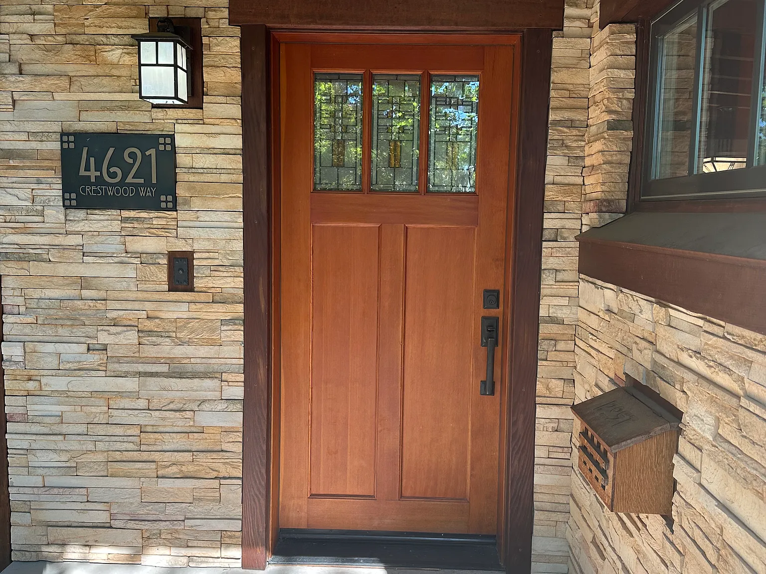 4 bed, 2324 sqft, $4,200 — Photo 2