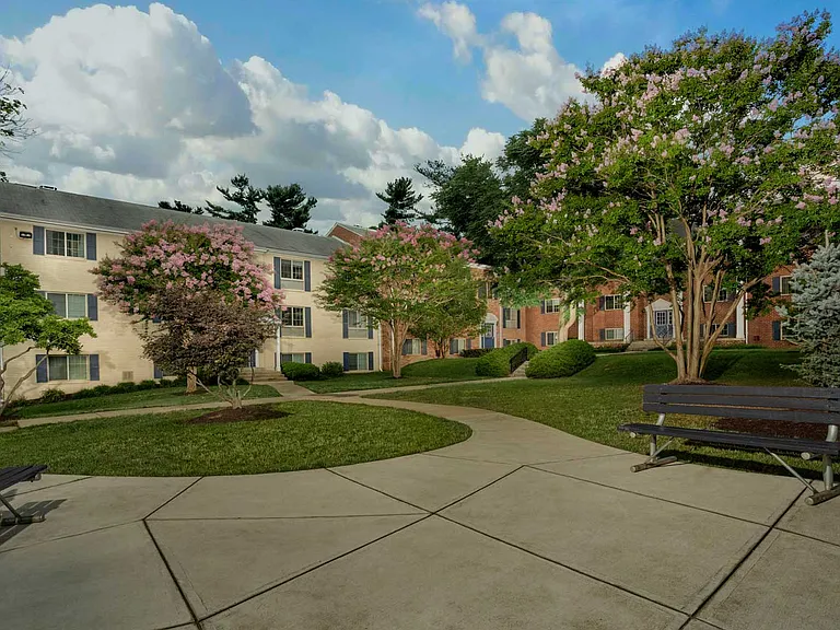 Village Square West Apartments — Photo 11