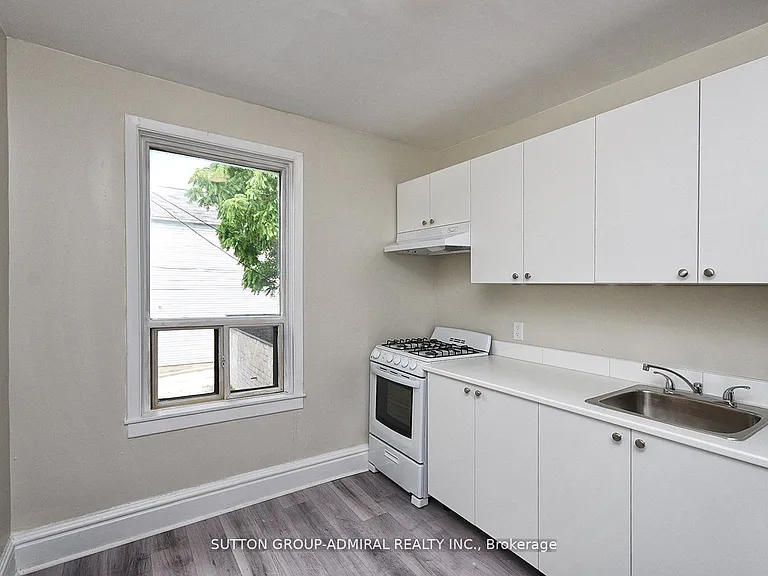 1932 Queen St E #2 — Photo 6