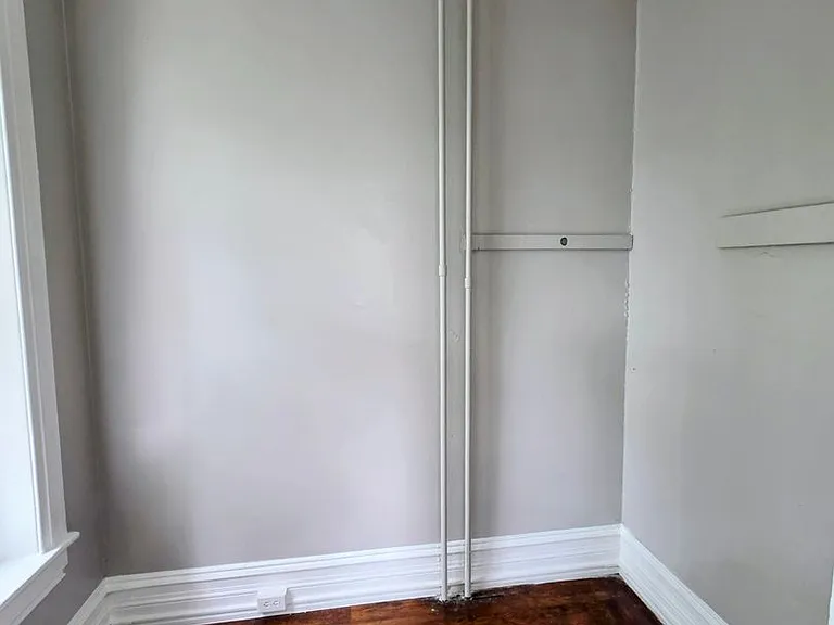 1048 W Walnut St — Photo 12