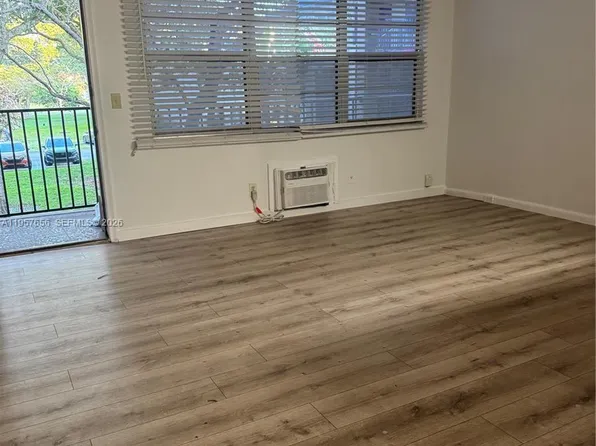 200 SW 132nd Way APT 207L, Hollywood, FL 33027