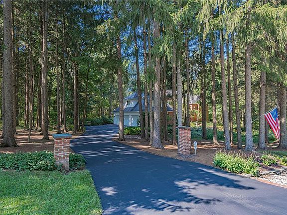 2nd image of 240 Pine Manor Dr