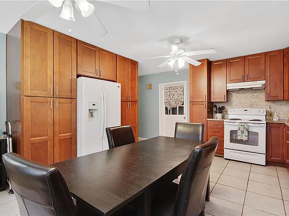 4th image of 1461 Pine St