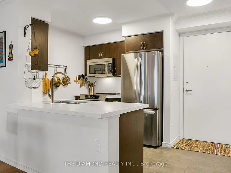 61 Heintzman St #1501 — Photo 18