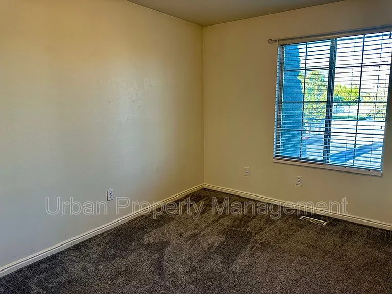 528 W 810th St S — Photo 22