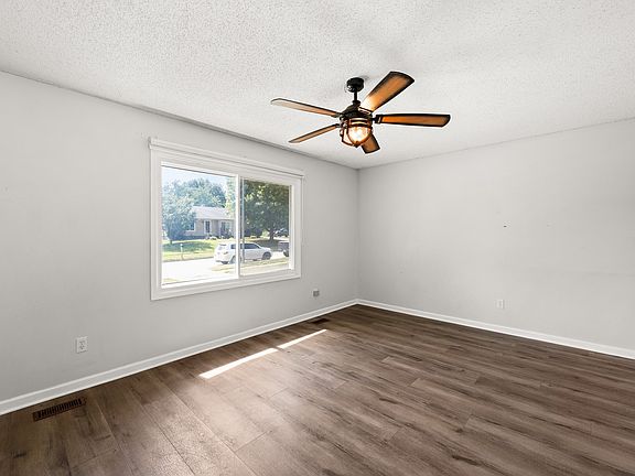 4th image of 1209 Bel Aire Rd