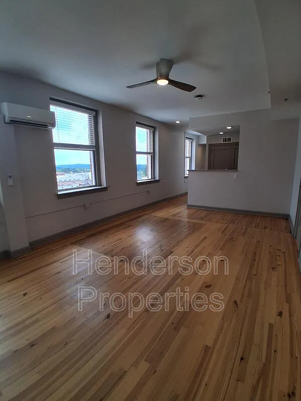 1 bed, 1.0 bath, 804 sqft, $1,800 — Photo 4