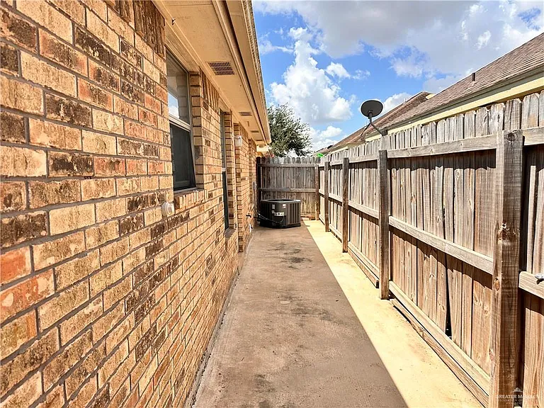 1913 W Western Dr #2 — Photo 12