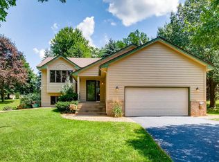 4557 Cliff Ridge Ct, Eagan, MN 55123