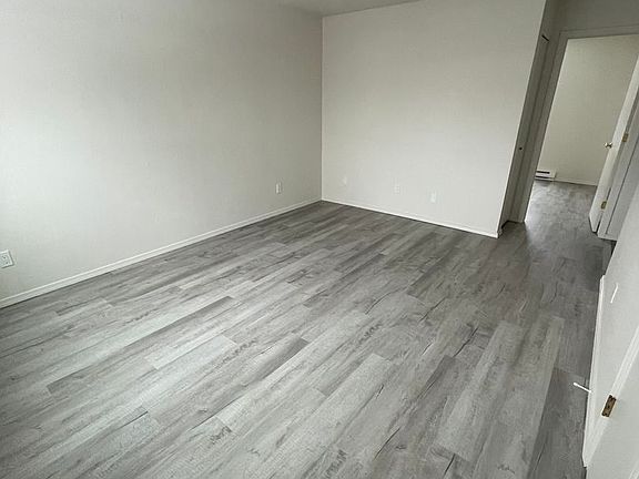 2nd image of 705 Waverly Pl Unit 4