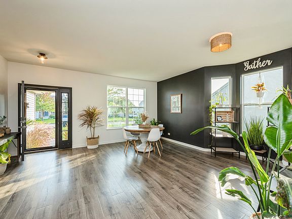 3rd image of 2861 Haydn St
