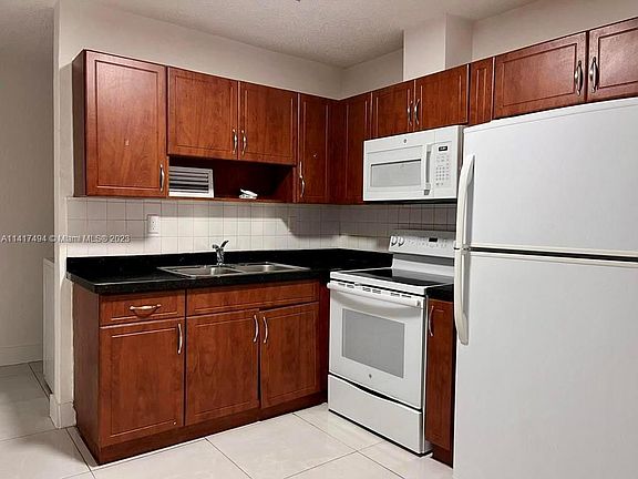 3rd image of 2625 SW 33rd Ave #2625