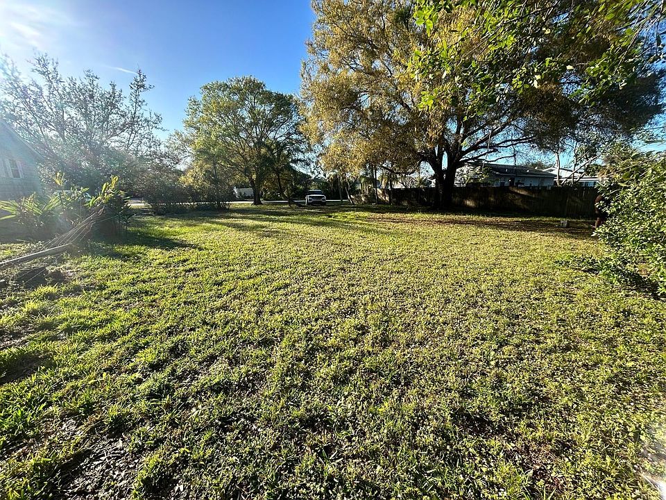 1st image of 8922 102nd Avenue
