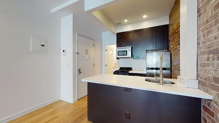 Rented by Bond New York | media 16