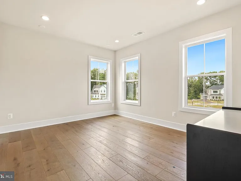 12321 Potomac Hunt Rd — Photo 49