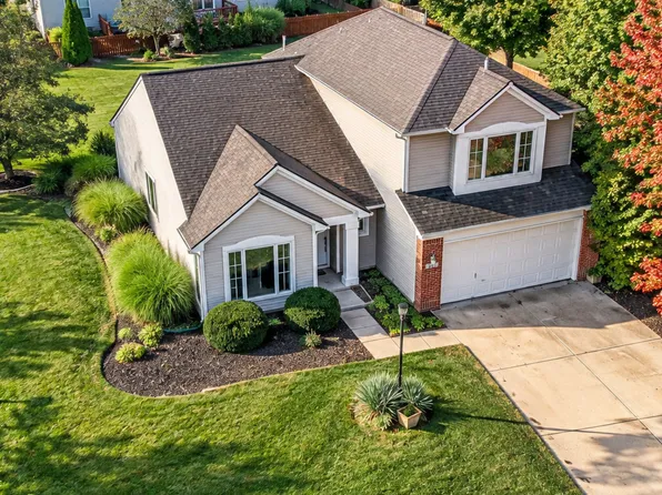 8921 Woodlark Dr, Fishers, IN 46038