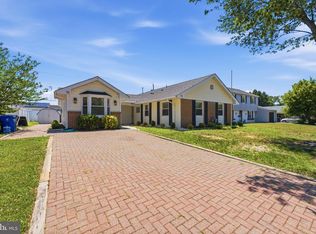 10 Midfield Ln, Willingboro, NJ 08046