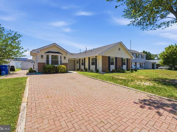 10 Midfield Ln, Willingboro, NJ 08046