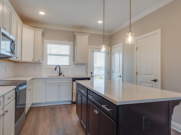 410 Portsdale Dr — Photo 5