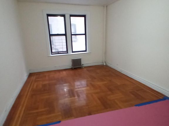 3rd image of 10 Bushnell Pl Room 2