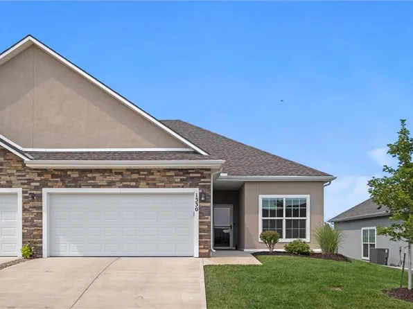 1330 Villa Ln, Louisburg, KS 66053