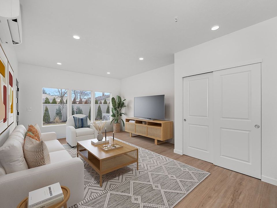 2nd image of 505 E Hawthorne Rd #101