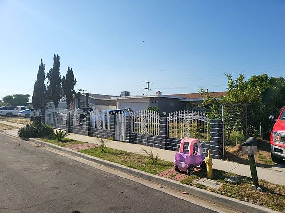 5th image of 25339 Yolanda Ave