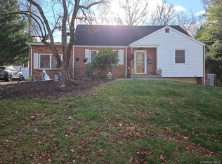 8 Windmill Ln, New City, NY 10956