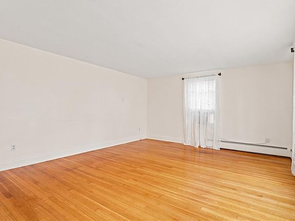 5th image of 23 Alton Ave