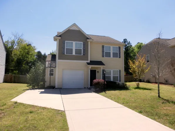 15713 Lakepoint Forest Dr, Charlotte, NC 28278