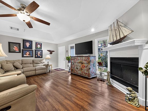 5th image of 1402 Maplebrook Dr