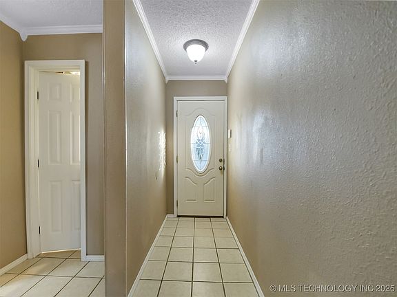 4th image of 58 Wisteria St