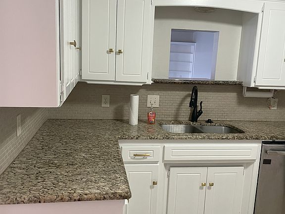 5th image of 3908 Tamarisk Dr