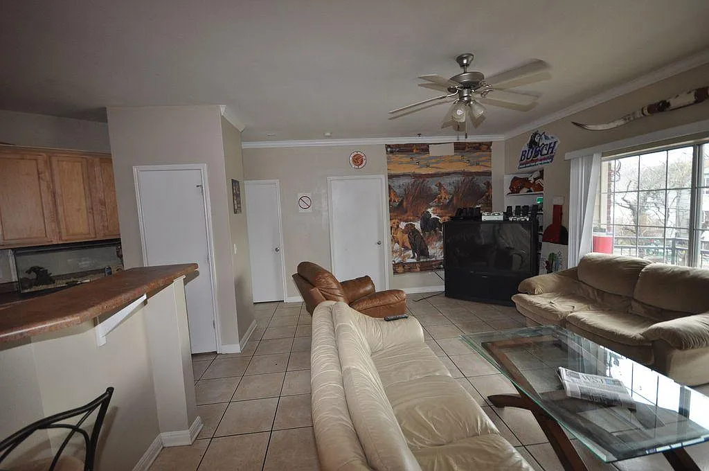 4 bed, $2,300 — Photo 3