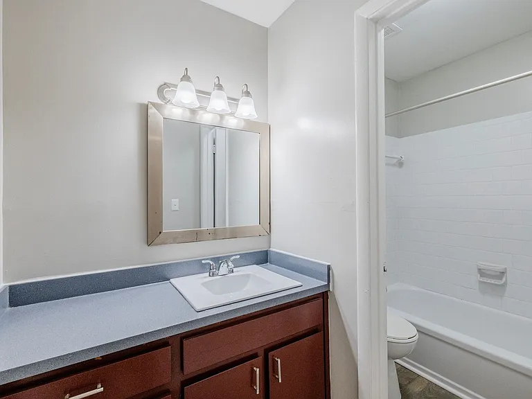Modern Living in the Heart of Northlake — Photo 27