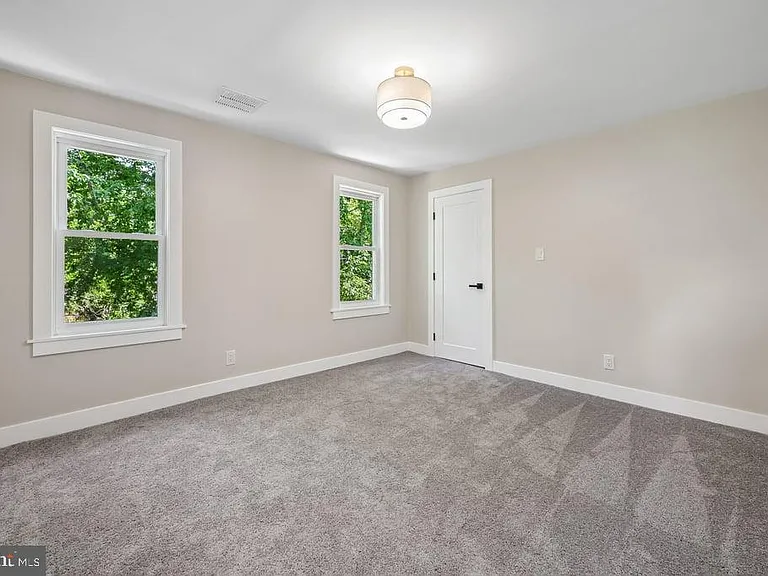 1325 Walnut Ave — Photo 13