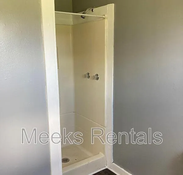 408 1st St #11 — Photo 2