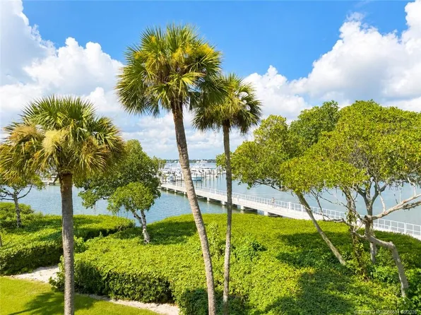 390 NE Edgewater Dr APT 302, Stuart, FL 34996