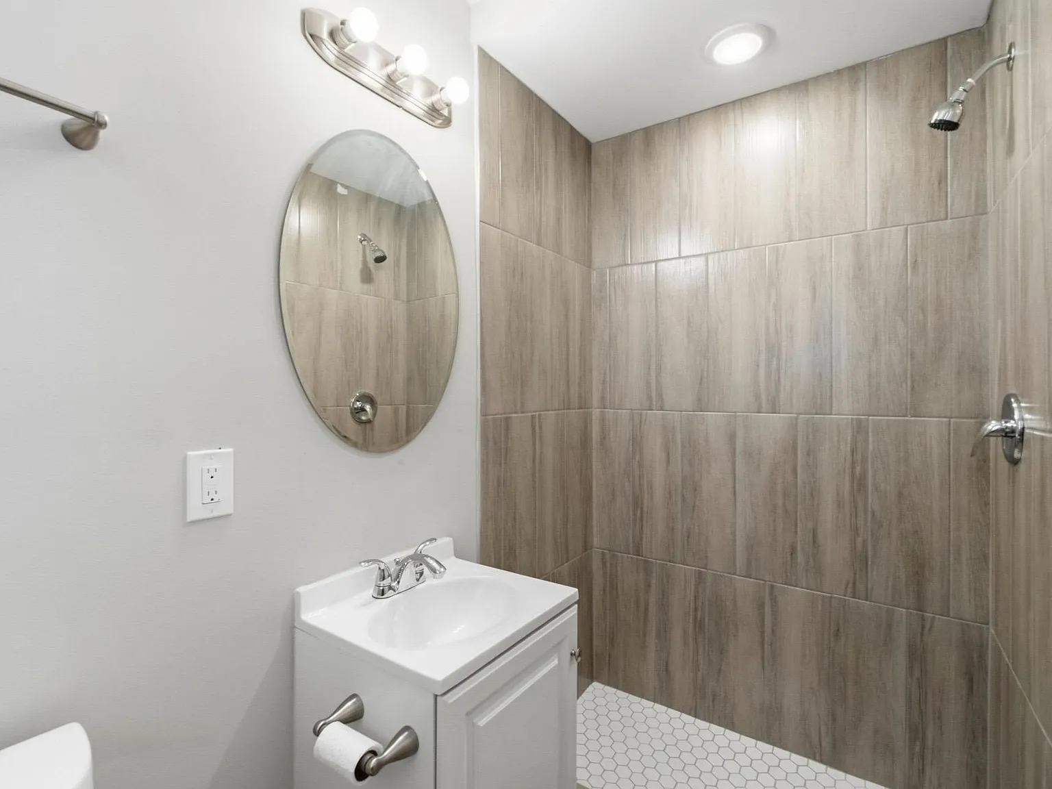 4 bed, 3.0 bath, 1300 sqft, $815 — Photo 4