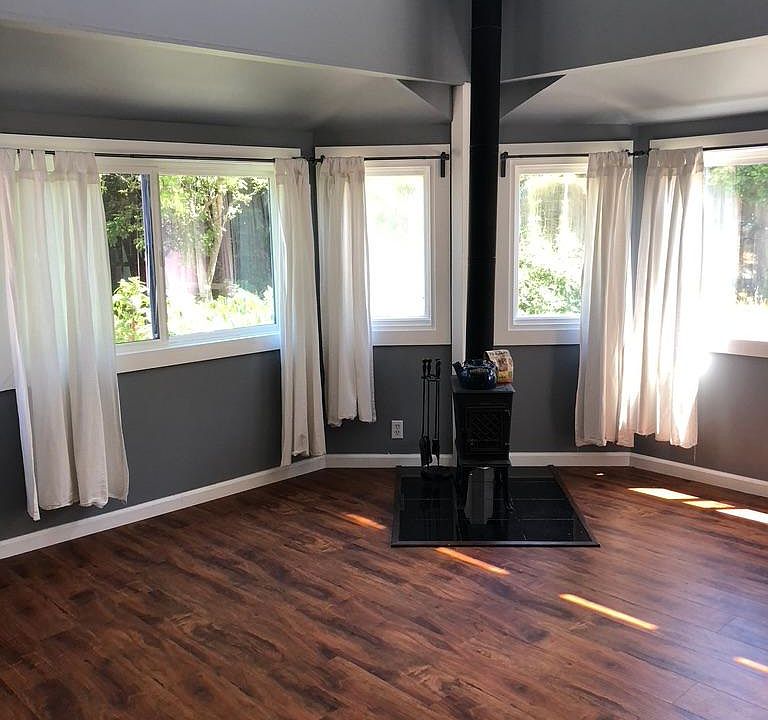 2yo flooring, lots of windows. Wood burning stove can be used as an additional heat source.
