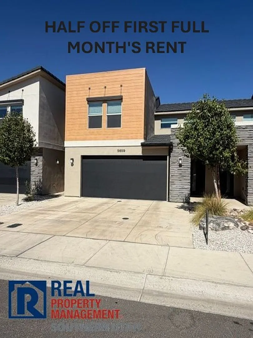 Townhome in South Desert — Photo 1