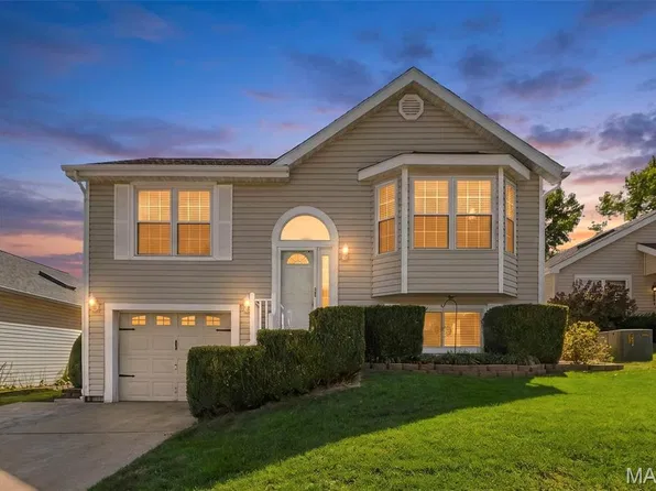202 Kunze Dr, Saint Charles, MO 63303