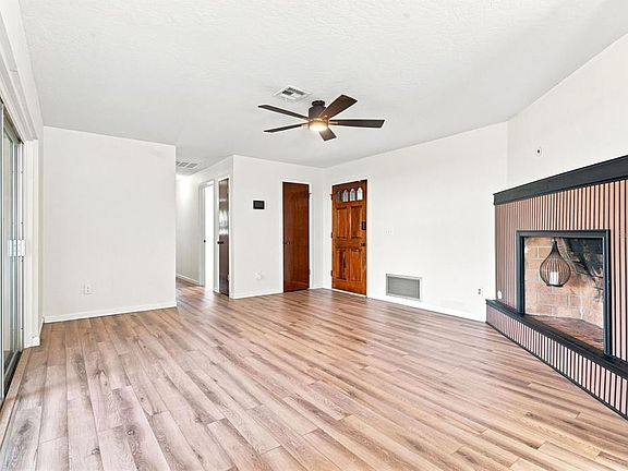 4th image of 1441 NE OLD MILL DRIVE
