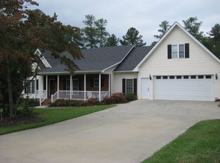 73 Stillwood Dr, Hartwell, GA 30643