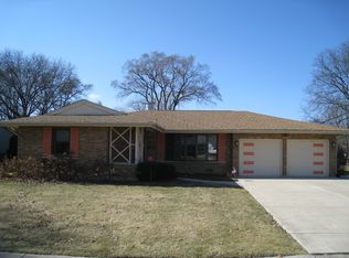 1056 Cypress Ln, Elk Grove Village, IL 60007