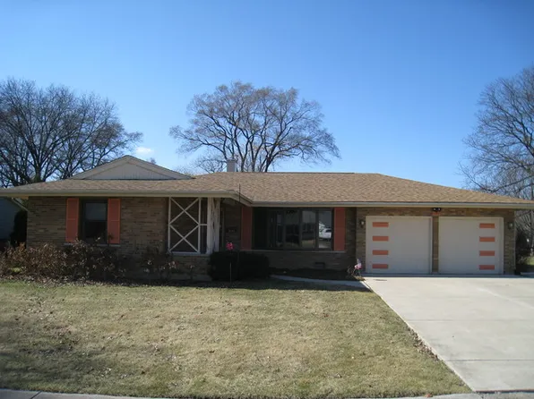 1056 Cypress Ln, Elk Grove Village, IL 60007