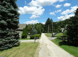 22 Hickory Ln, Newtown Square, PA 19073