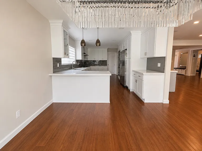 5920 Wilkinson Ave — Photo 10