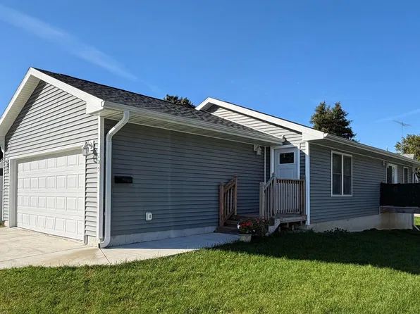 205 E K St, Forest City, IA 50436